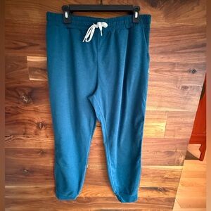 Vuori Women’s Teal Joggers, size L, EUC